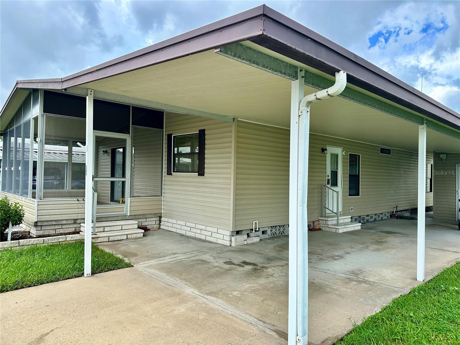 Manufactured Home at 322 BASS CT, OLDSMAR, photo 28 of 33