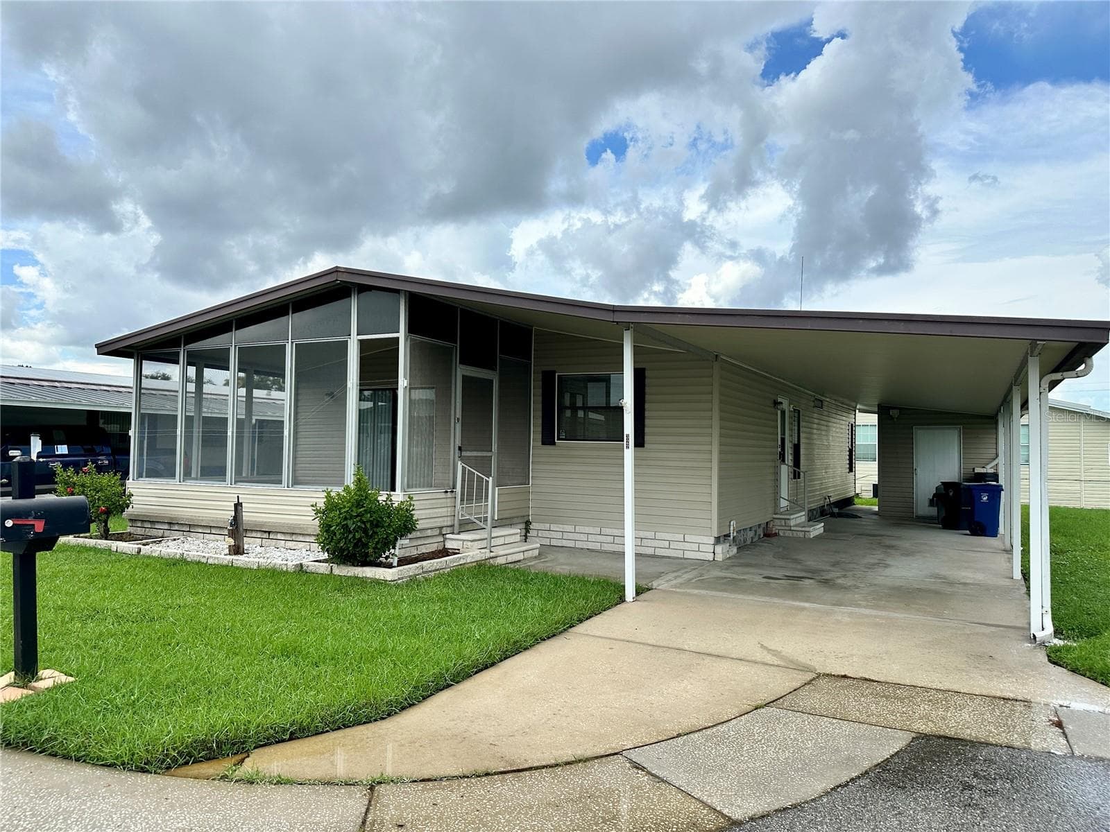 Manufactured Home at 322 BASS CT, OLDSMAR, photo 32 of 33