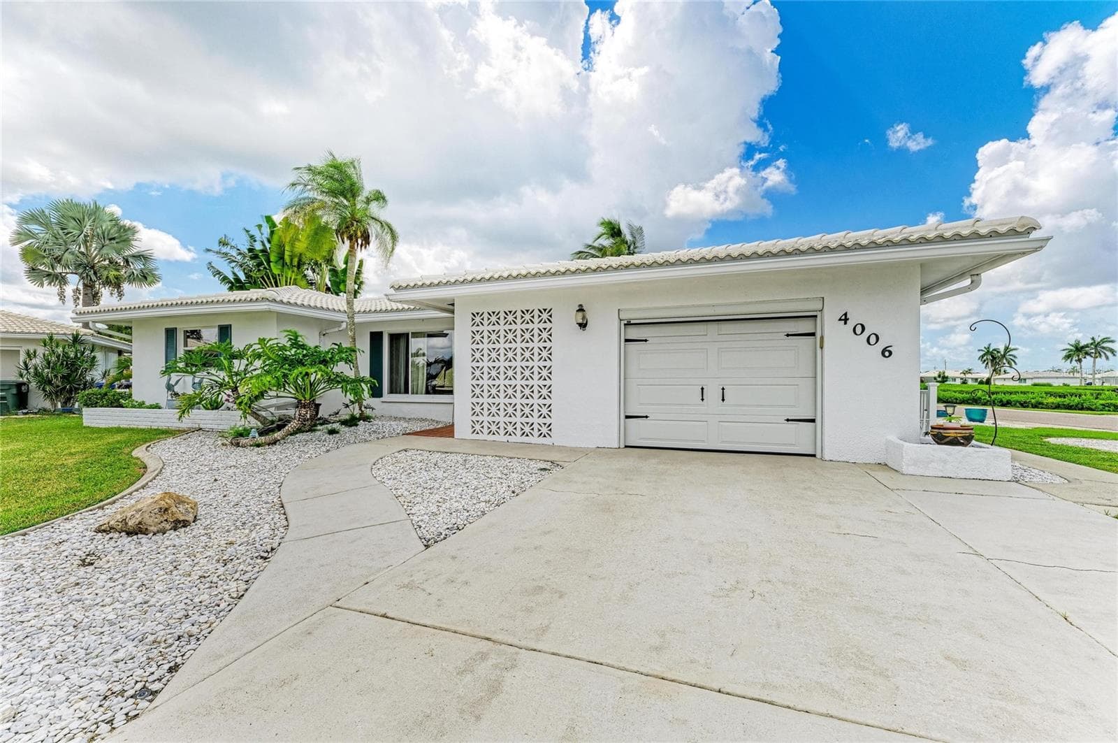 Single Family Residence at 4006 JOYCE DR, BRADENTON, photo 4 of 39