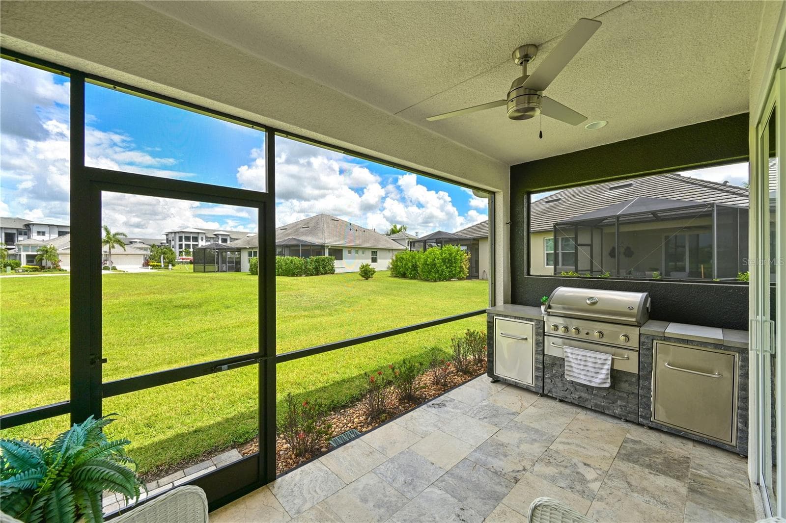 Outdoor Kitchen - 10715 KLEE AVE, BRADENTON
