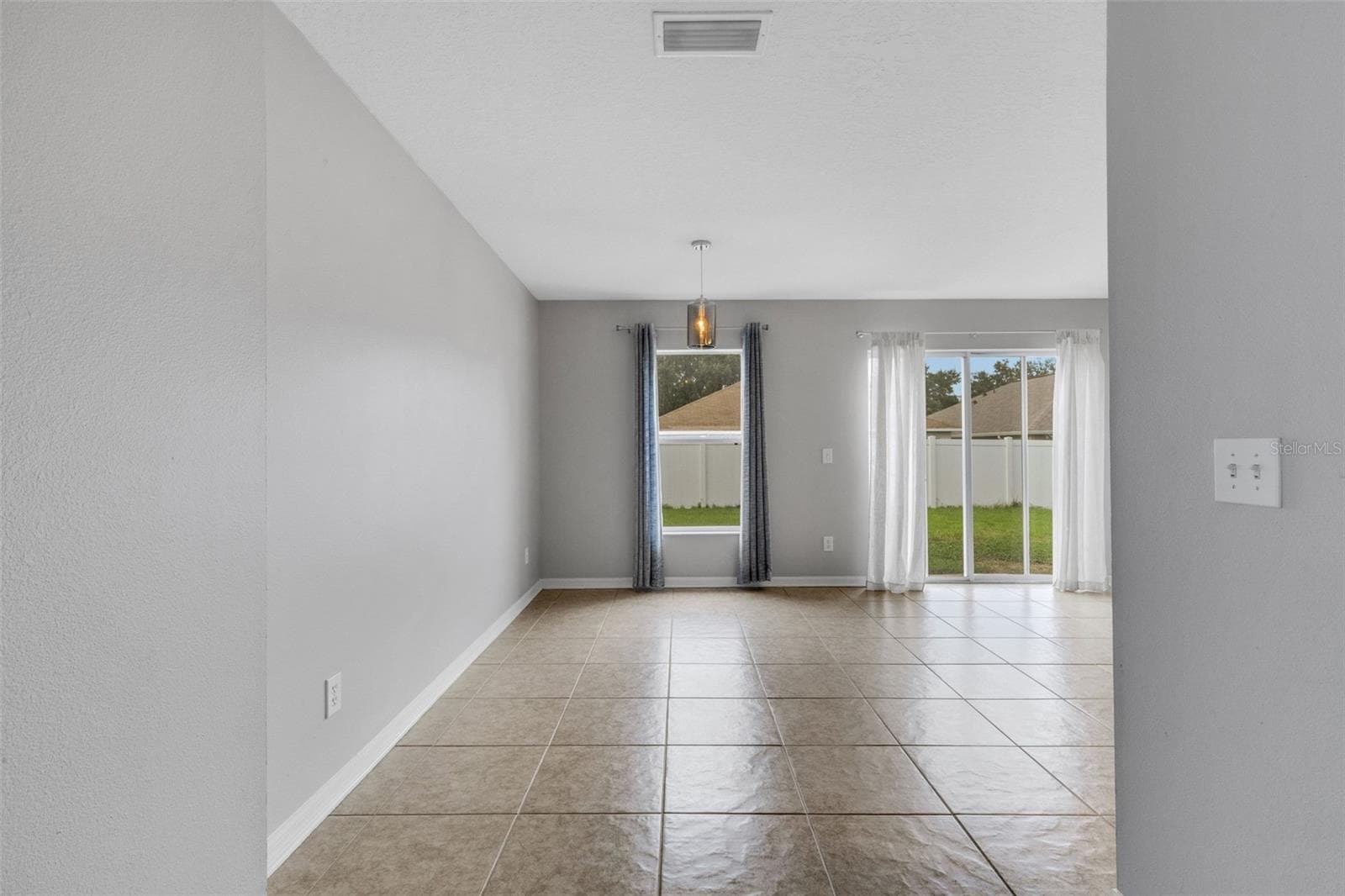 Single Family Residence at 11136 GOLDEN SILENCE DR, RIVERVIEW, photo 12 of 46
