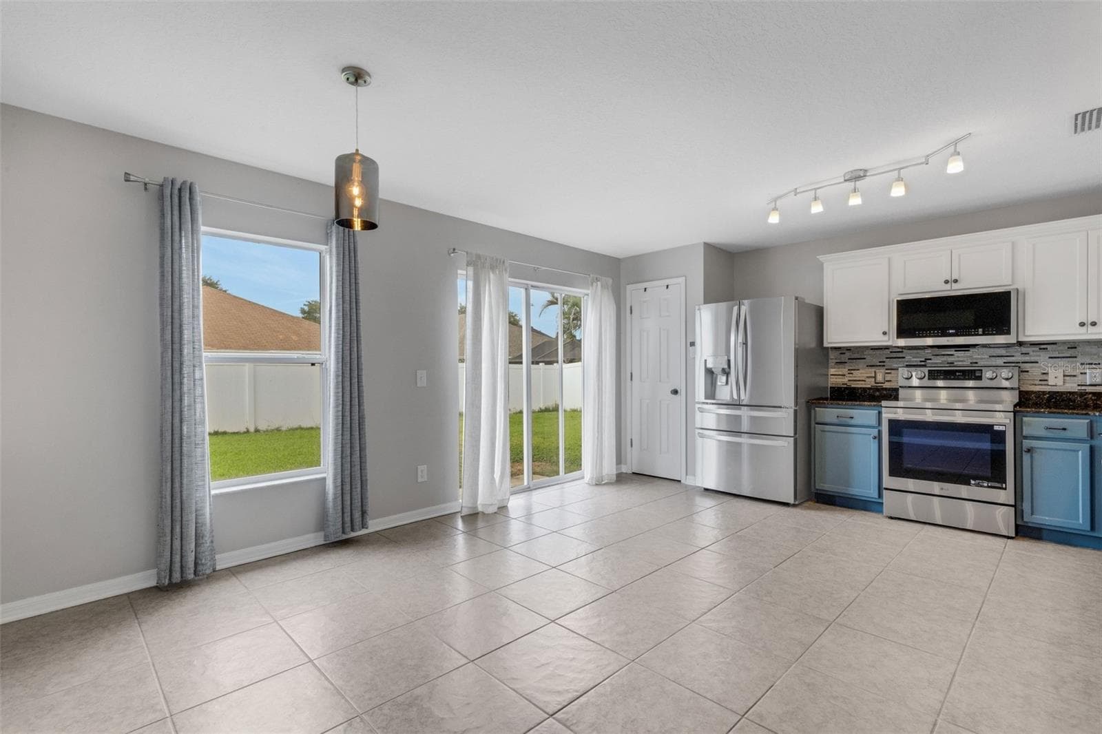 Single Family Residence at 11136 GOLDEN SILENCE DR, RIVERVIEW, photo 13 of 46