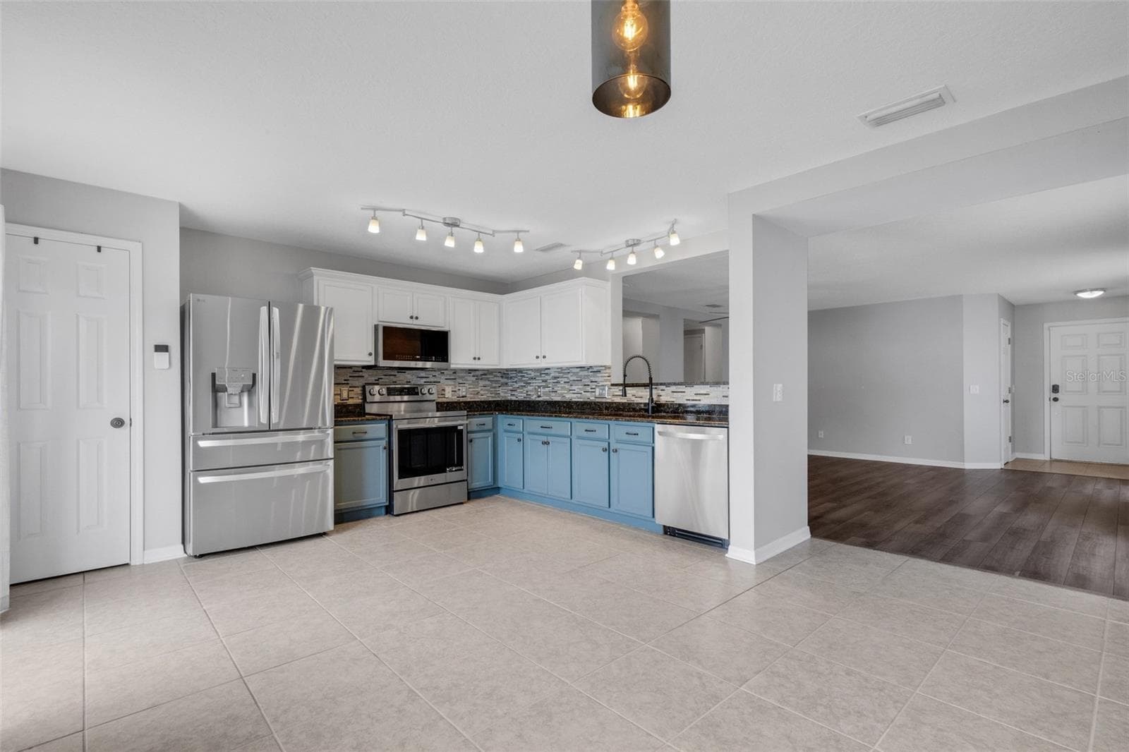 Single Family Residence at 11136 GOLDEN SILENCE DR, RIVERVIEW, photo 14 of 46