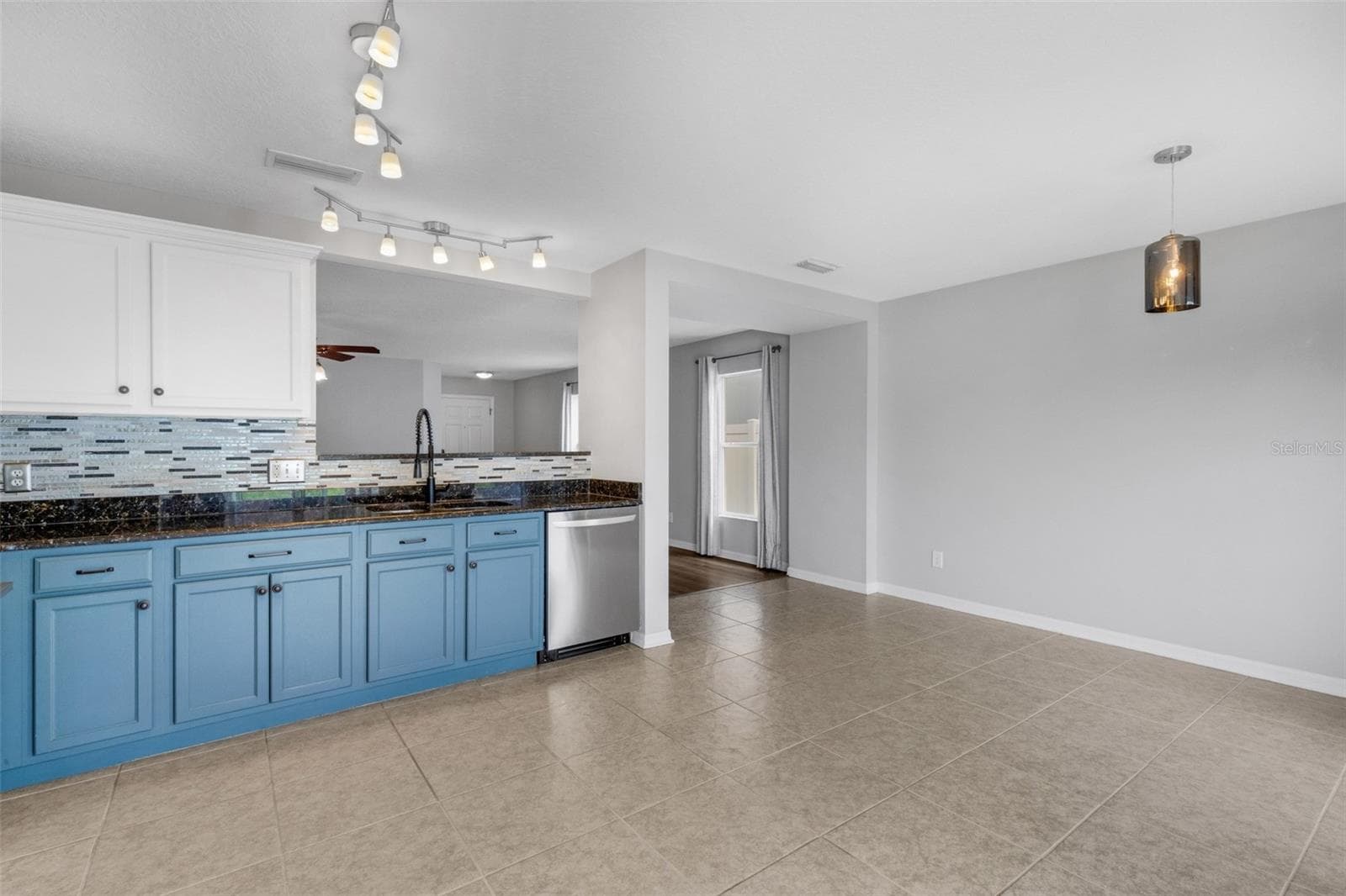 Single Family Residence at 11136 GOLDEN SILENCE DR, RIVERVIEW, photo 19 of 46