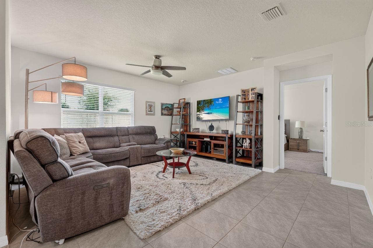 Single Family Residence at 17709 CANOPY PL, BRADENTON, photo 3 of 45