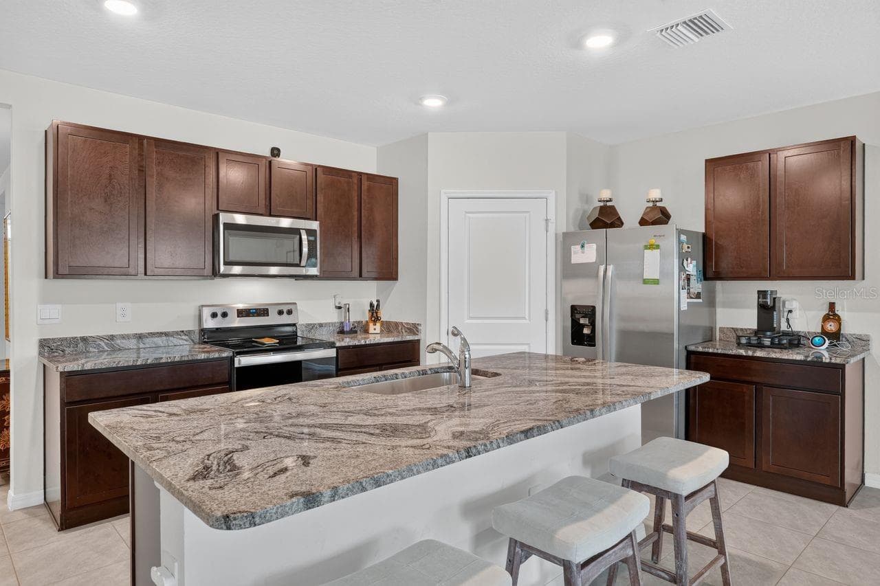 Single Family Residence at 17709 CANOPY PL, BRADENTON, photo 6 of 45