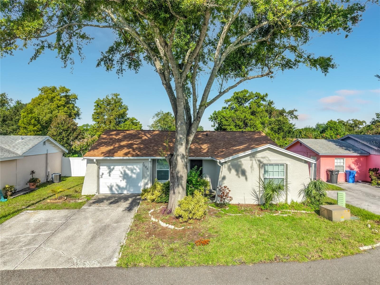 7606 WOODLAND OAKS CT