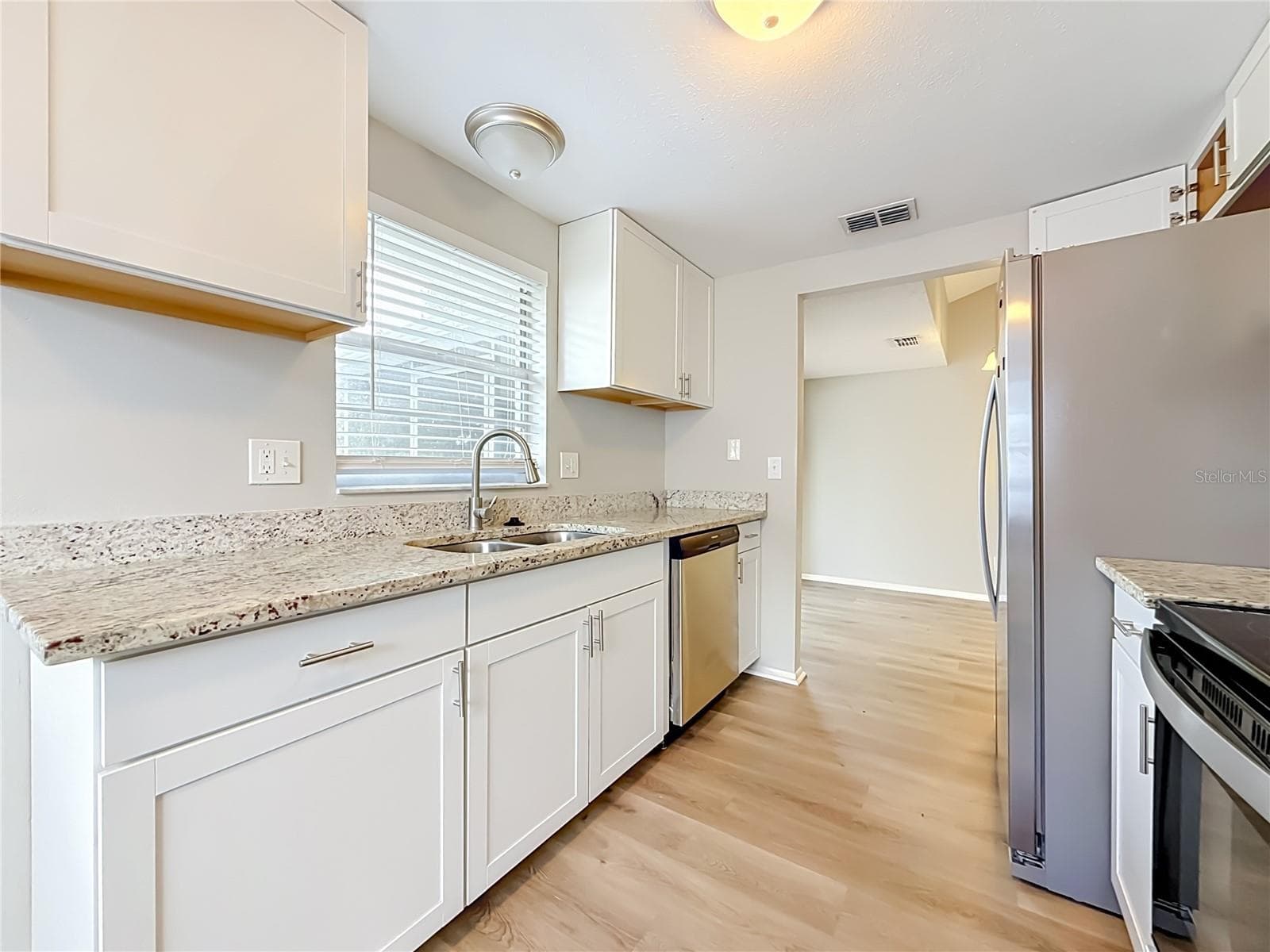 Single Family Residence at 7606 WOODLAND OAKS CT, TAMPA, photo 8 of 34