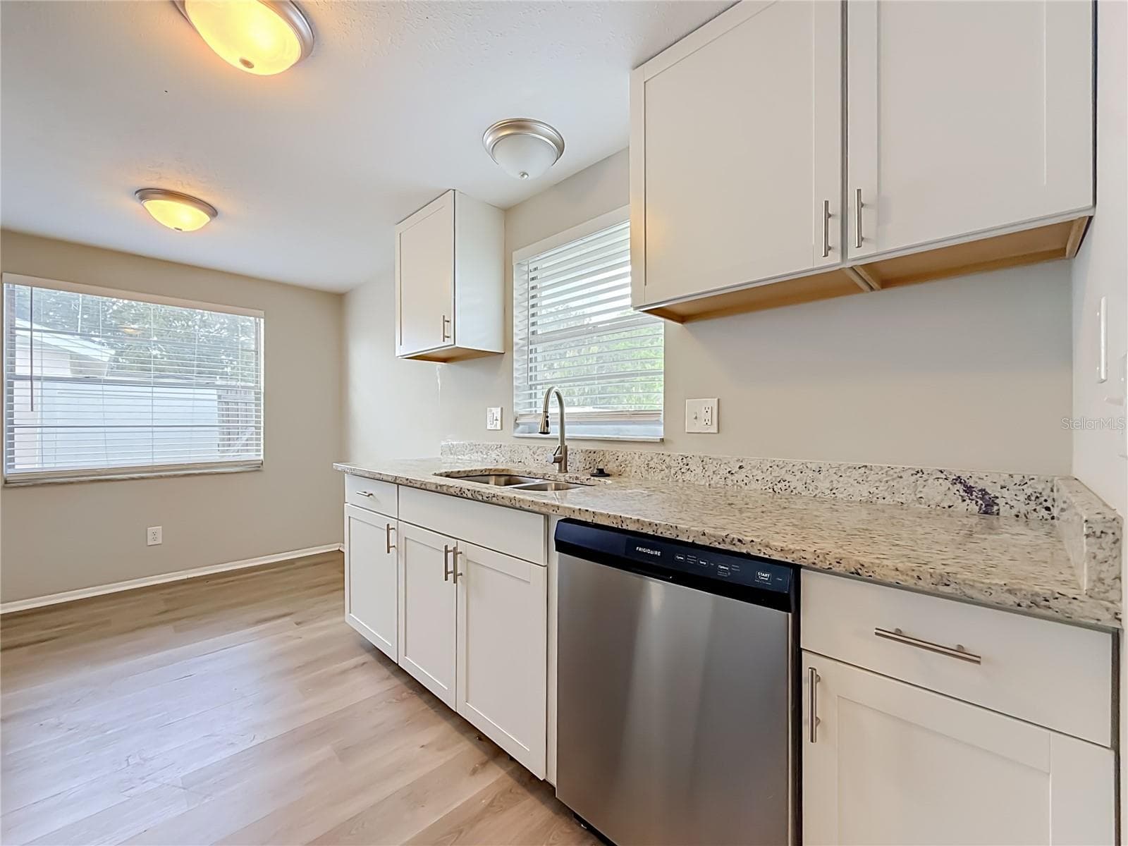 Single Family Residence at 7606 WOODLAND OAKS CT, TAMPA, photo 9 of 34