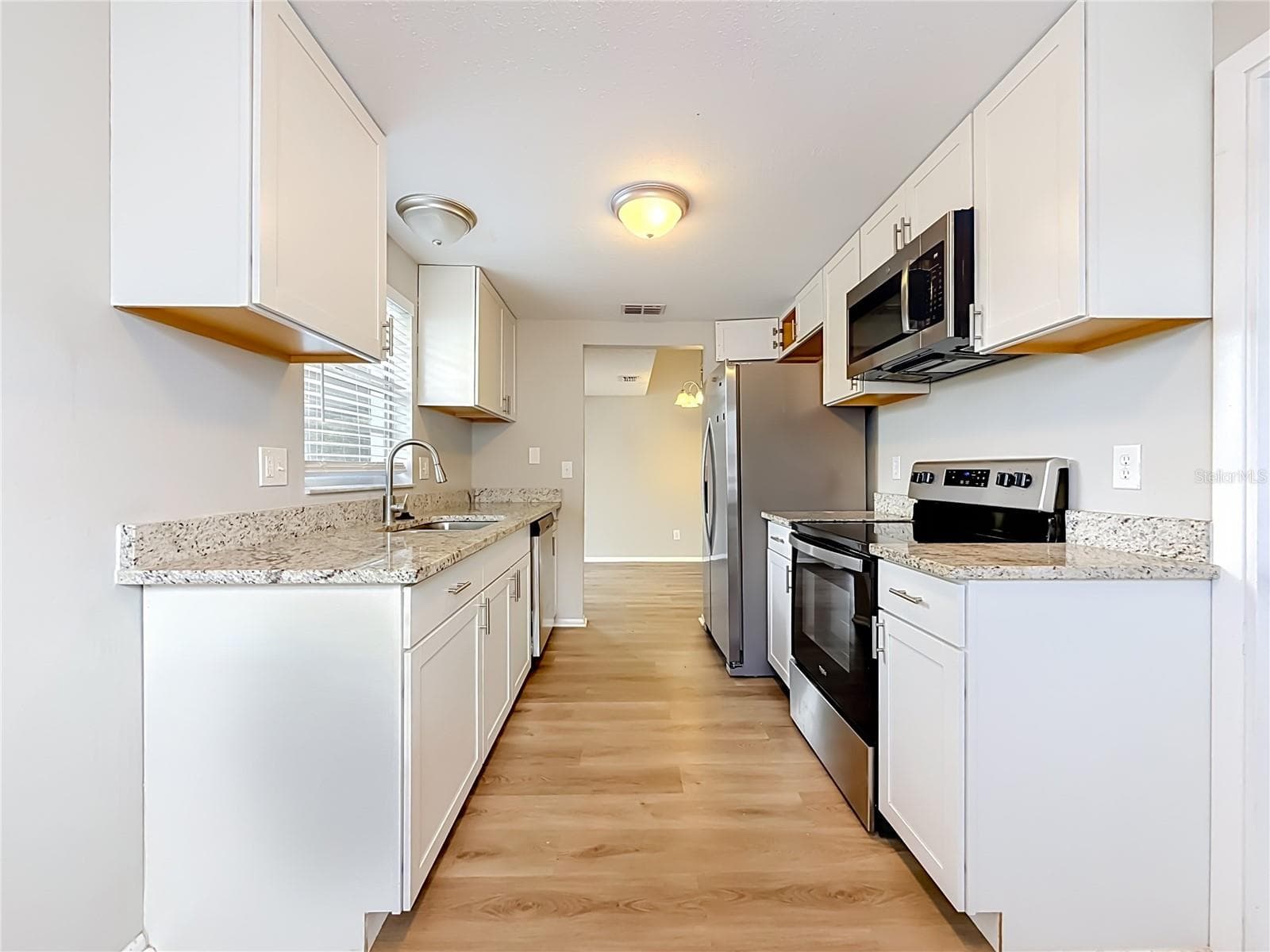 Single Family Residence at 7606 WOODLAND OAKS CT, TAMPA, photo 13 of 34