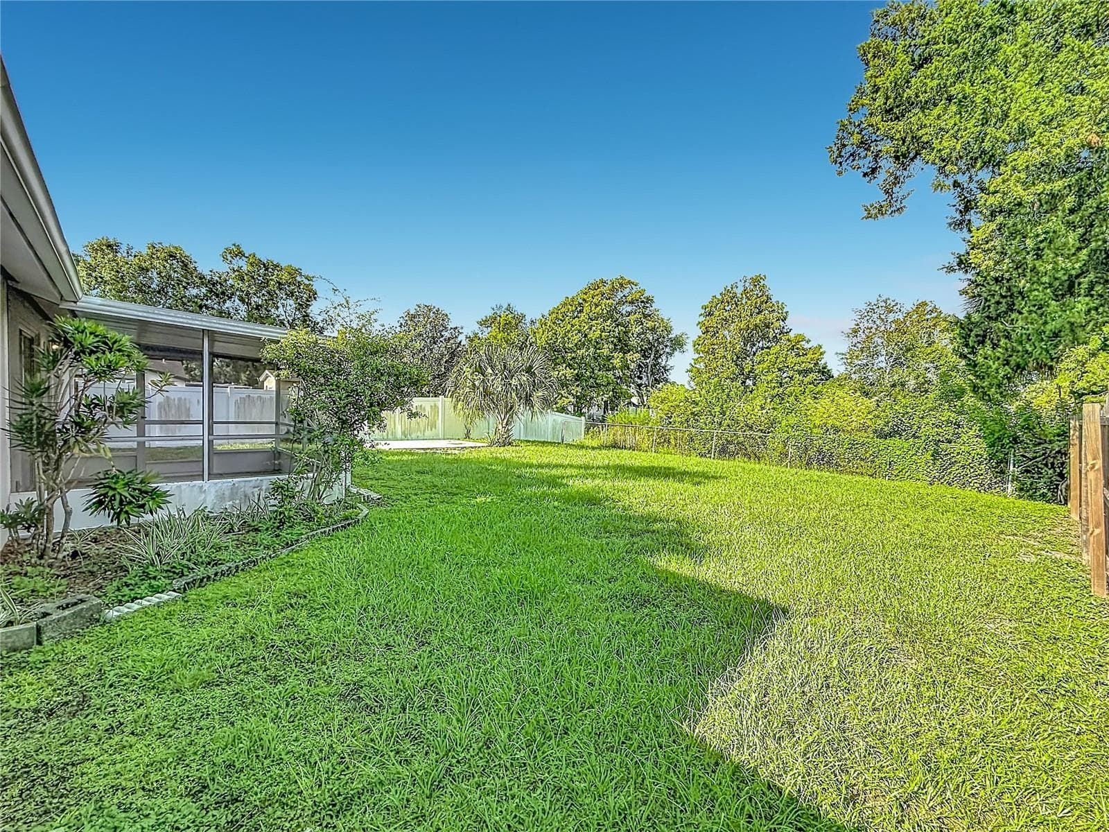Single Family Residence at 7606 WOODLAND OAKS CT, TAMPA, photo 29 of 34