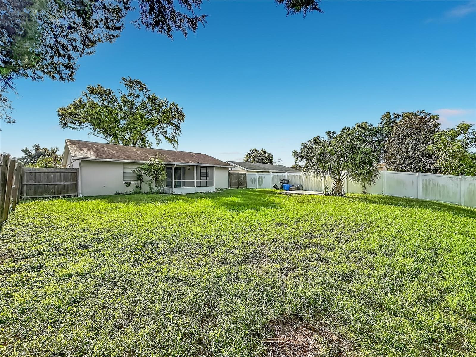 Single Family Residence at 7606 WOODLAND OAKS CT, TAMPA, photo 30 of 34