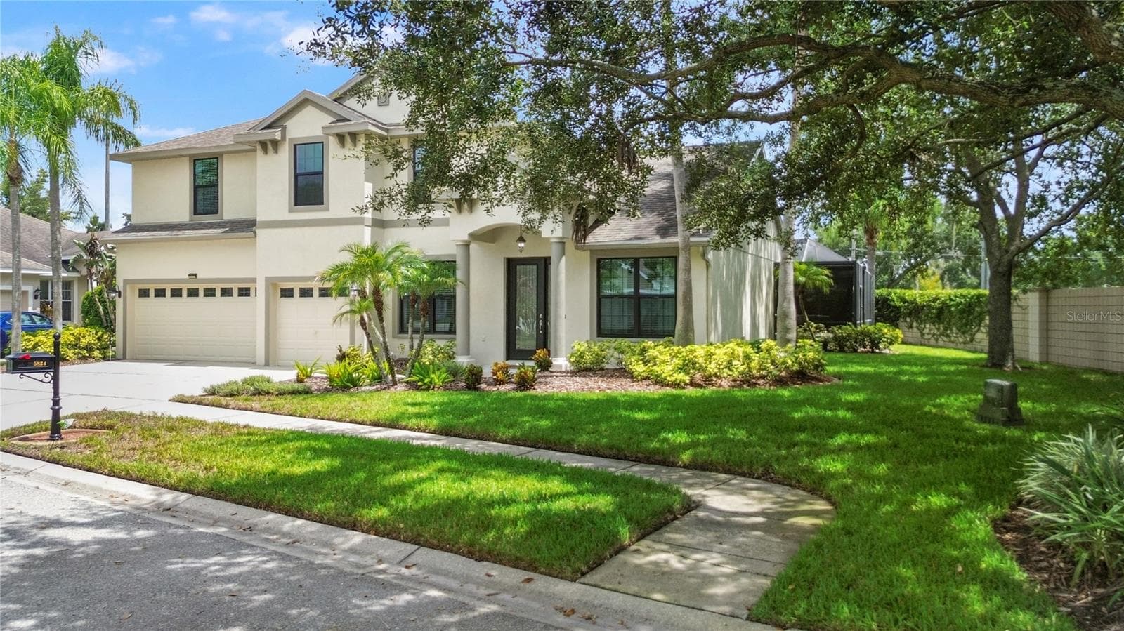 Large home site with a shade tree and landscaping - 5824 FISH CROW PL, LAND O LAKES