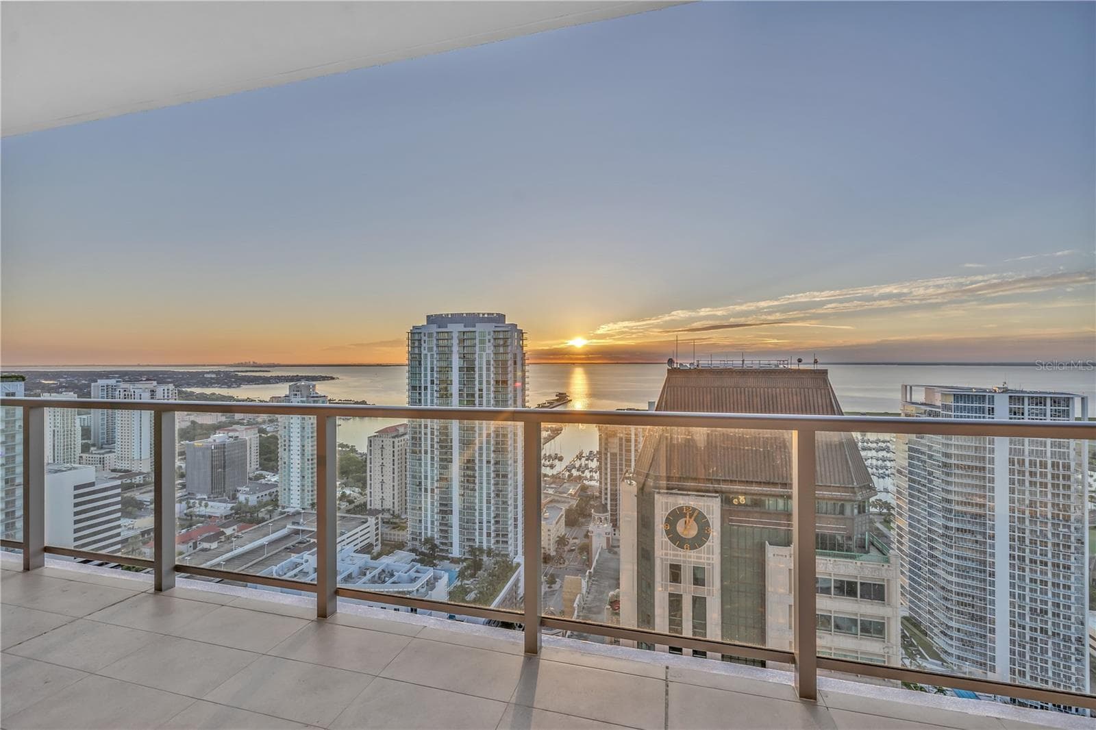 Art House 37th Floor Sunrise - Due East - 275 1ST AVE S #3704, ST PETERSBURG