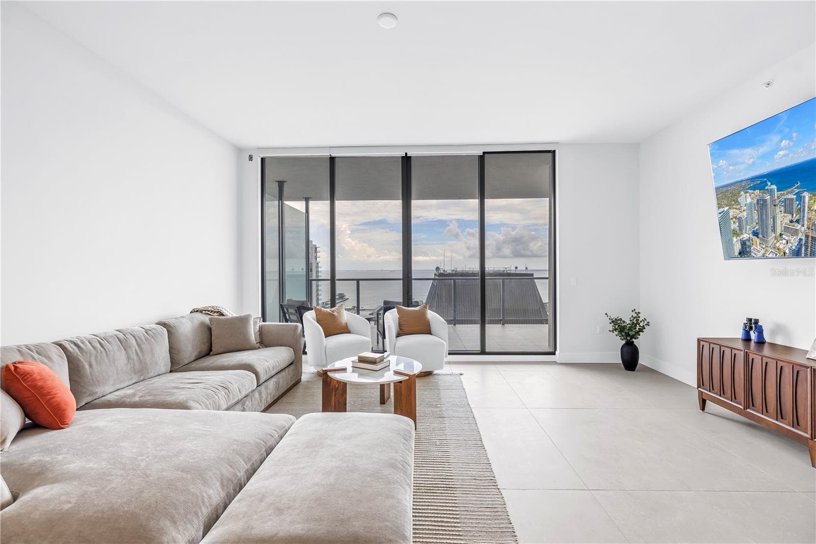 Condominium at 275 1ST AVE S #3704, ST PETERSBURG, photo 13 of 81