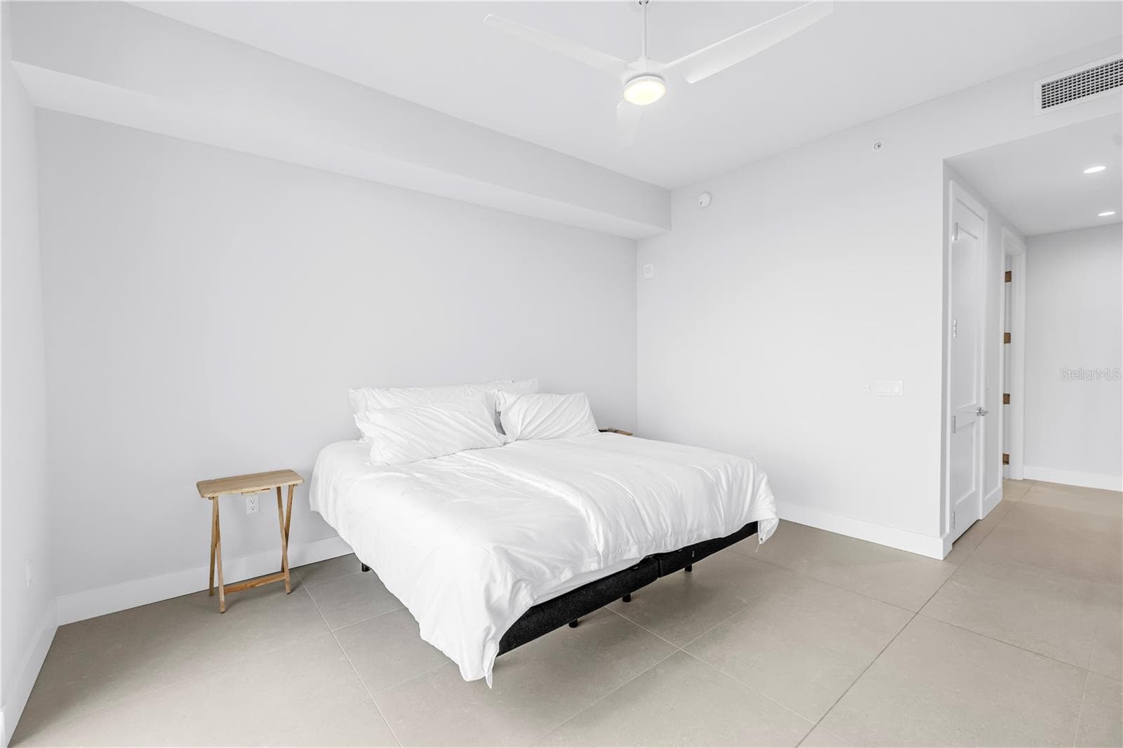Primary Bedroom with Ensuite Bath and Walk-in Closet - 275 1ST AVE S #3704, ST PETERSBURG