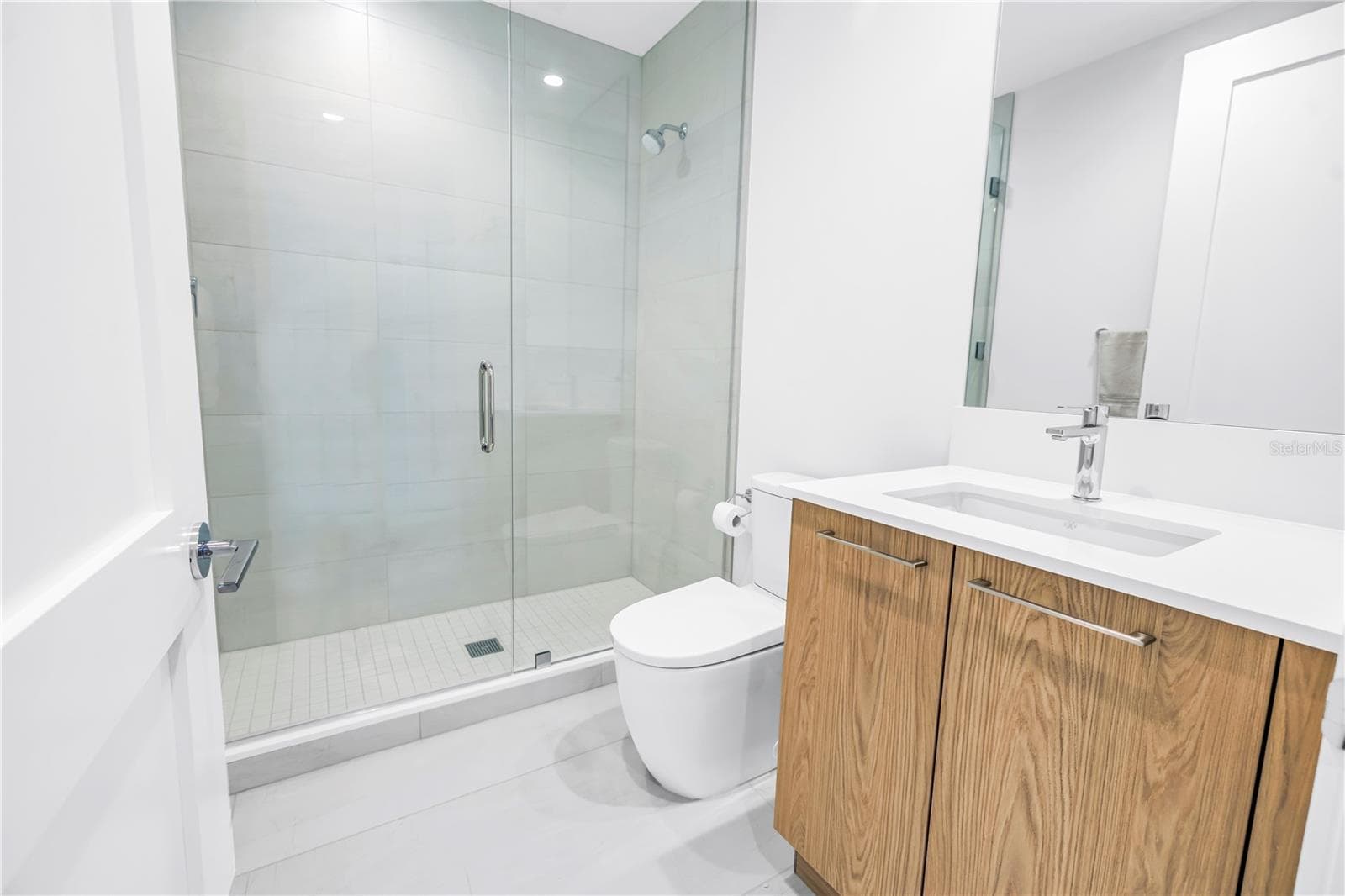 Guest Bath - 275 1ST AVE S #3704, ST PETERSBURG