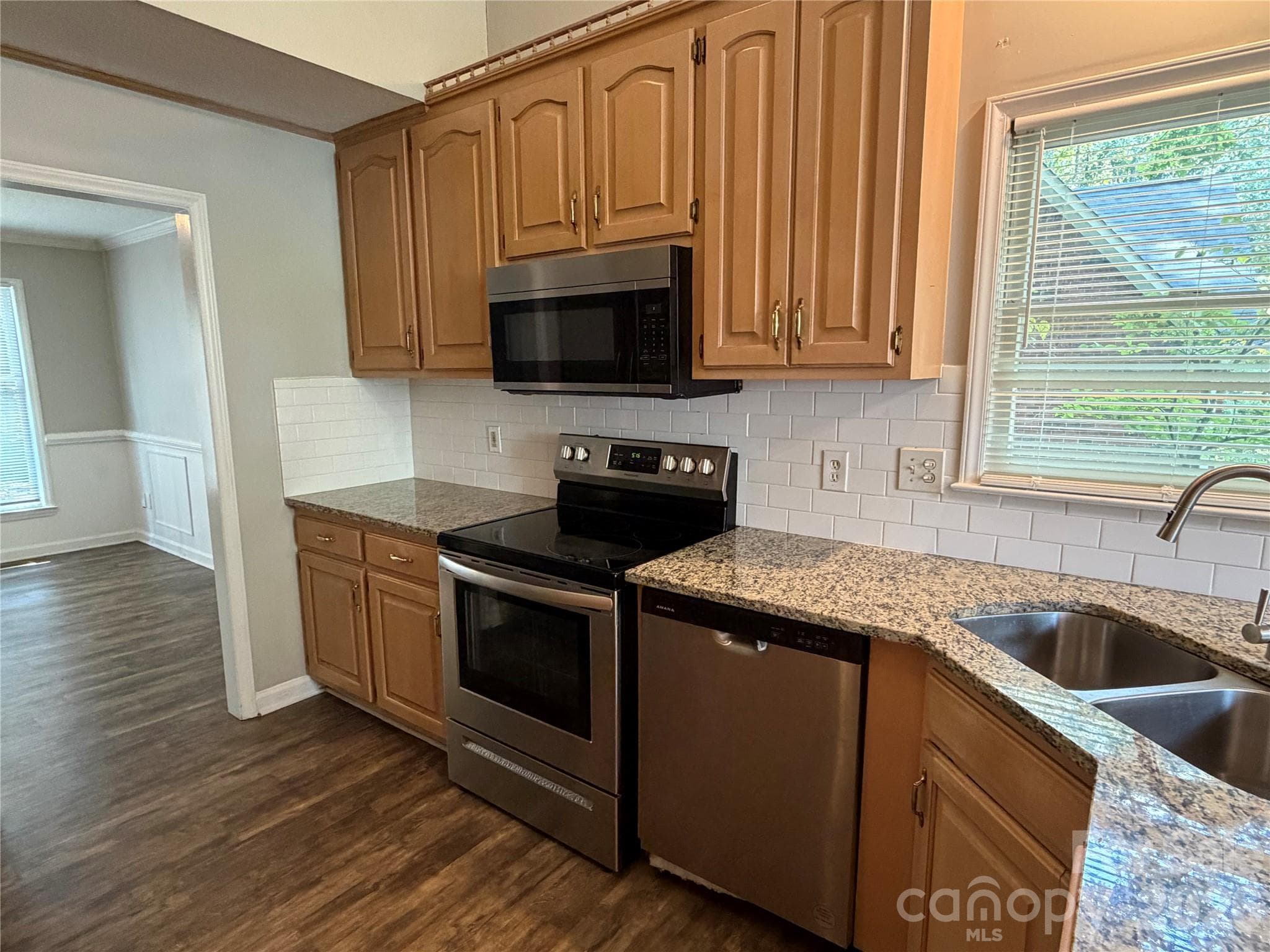 Single Family Residence at 1611 Plantation Trail, Gastonia, photo 2 of 32