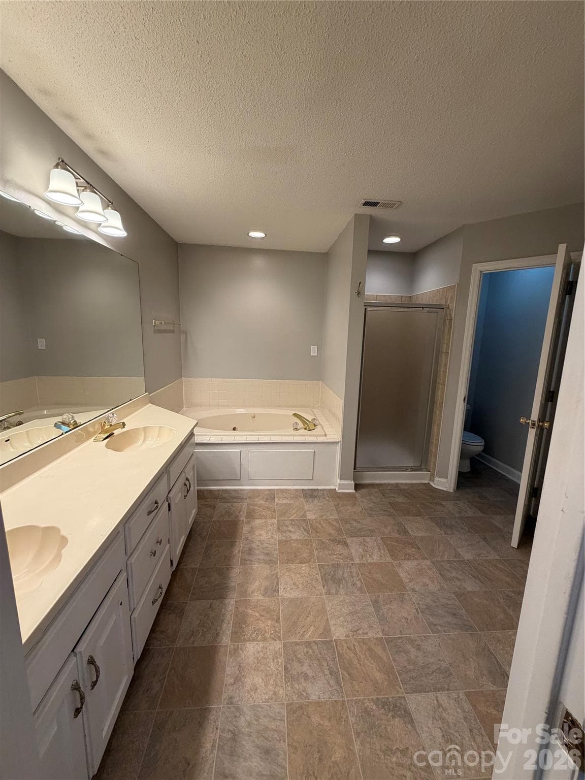Single Family Residence at 1611 Plantation Trail, Gastonia, photo 16 of 32