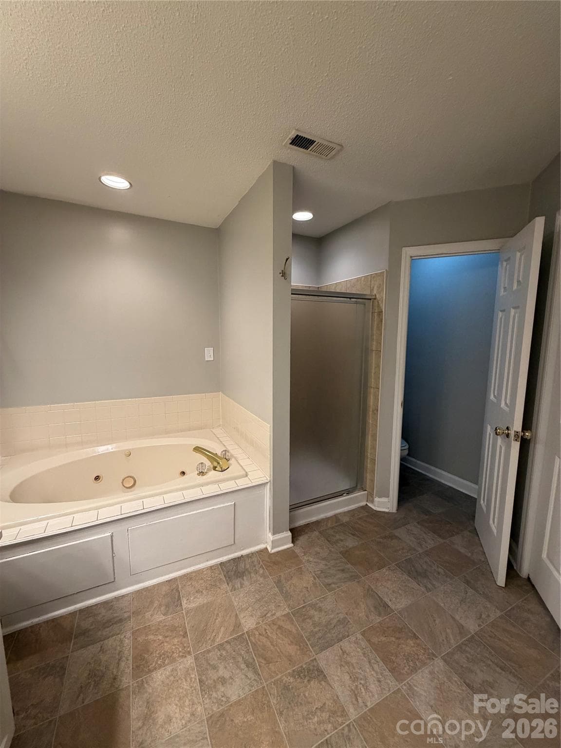 Single Family Residence at 1611 Plantation Trail, Gastonia, photo 17 of 32