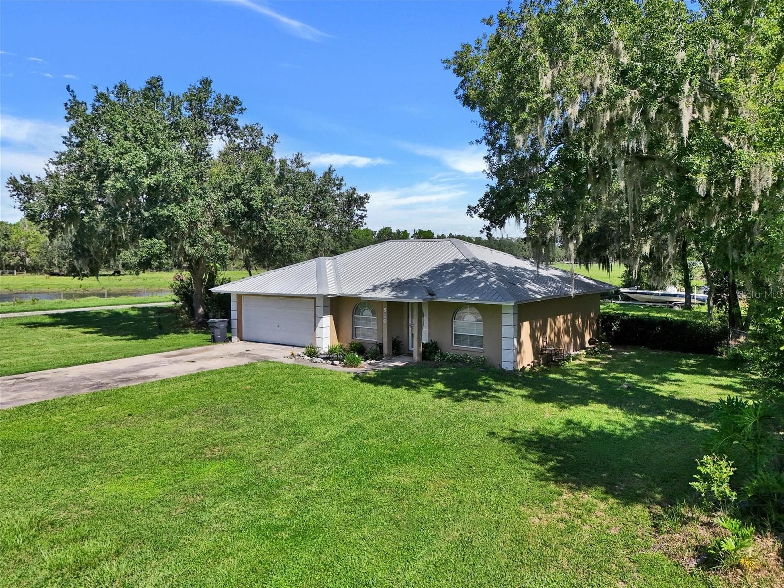 Exterior front - 510 CLOVERLEAF DR, LITHIA