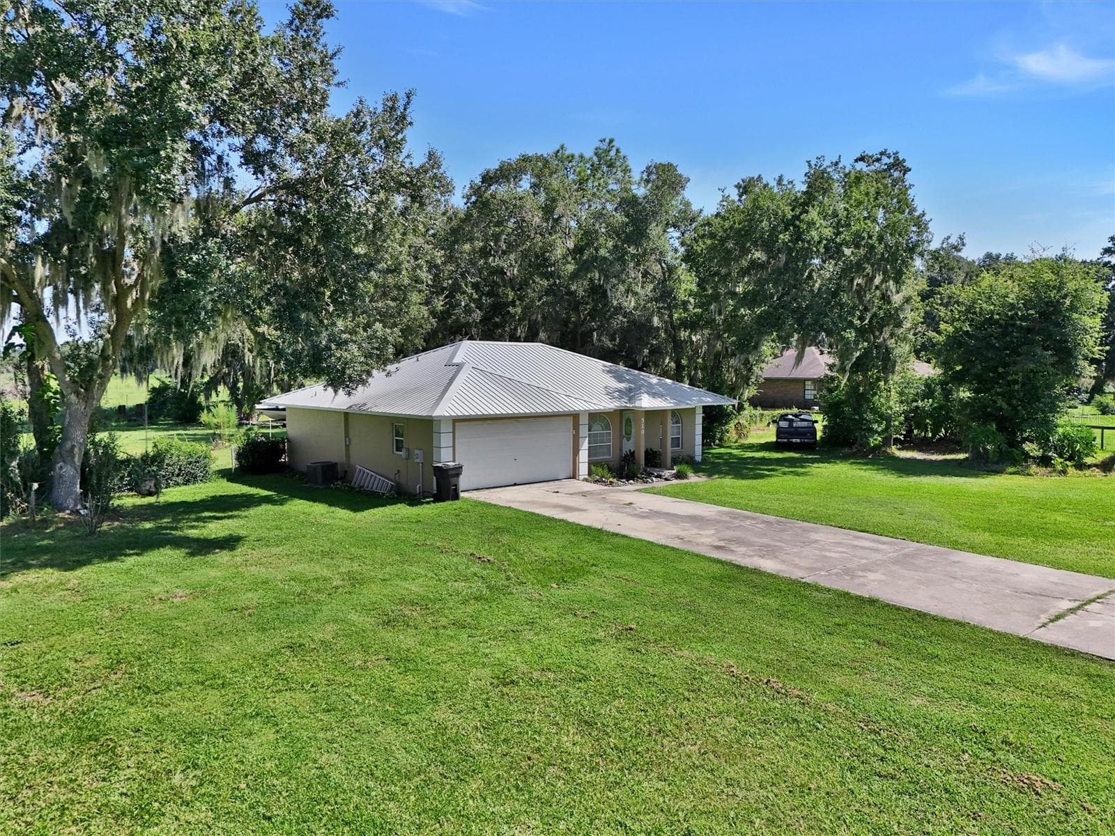 Exterior front - 510 CLOVERLEAF DR, LITHIA