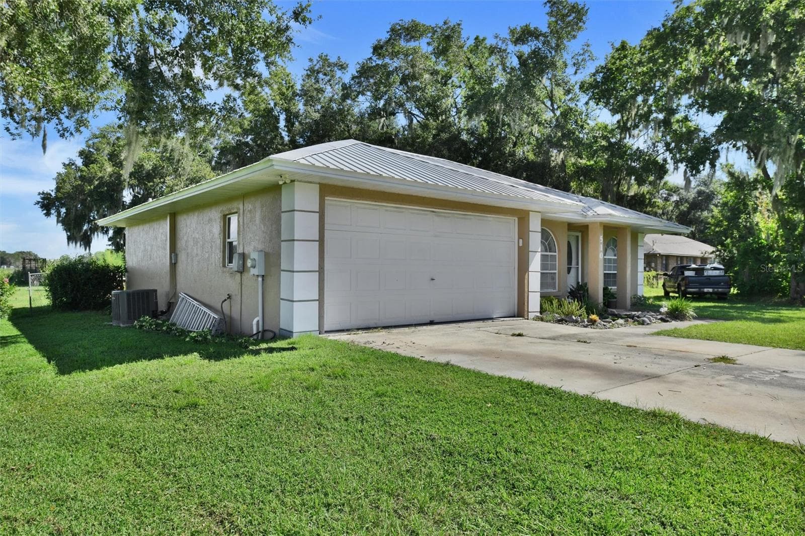 Exterior front - 510 CLOVERLEAF DR, LITHIA
