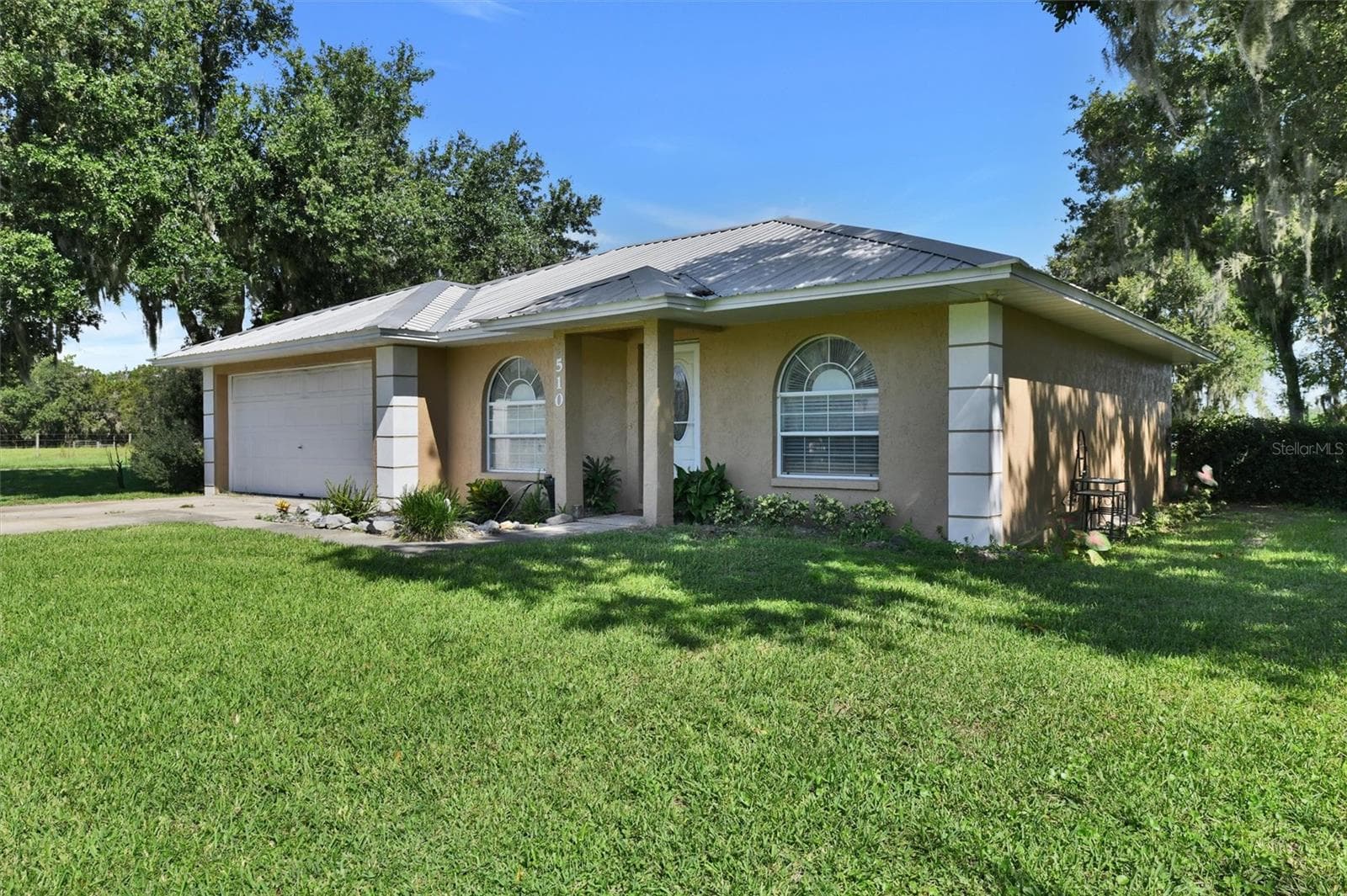 Exterior front - 510 CLOVERLEAF DR, LITHIA