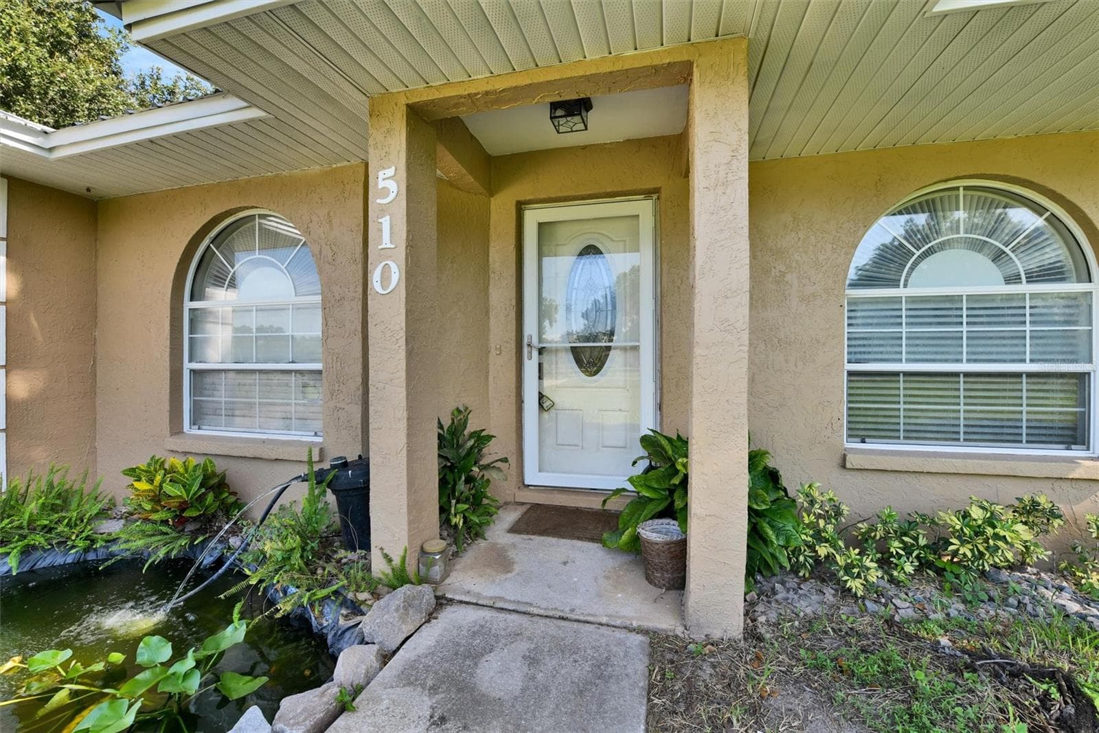 Front entrance - 510 CLOVERLEAF DR, LITHIA