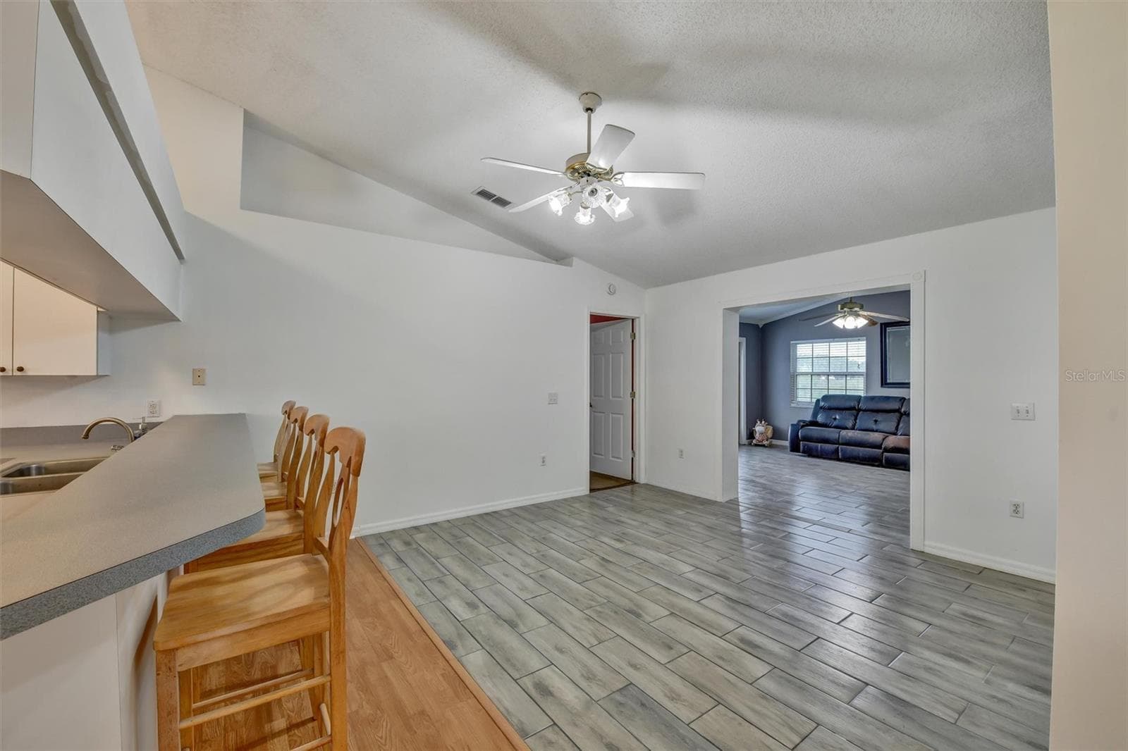 Family Room - 510 CLOVERLEAF DR, LITHIA