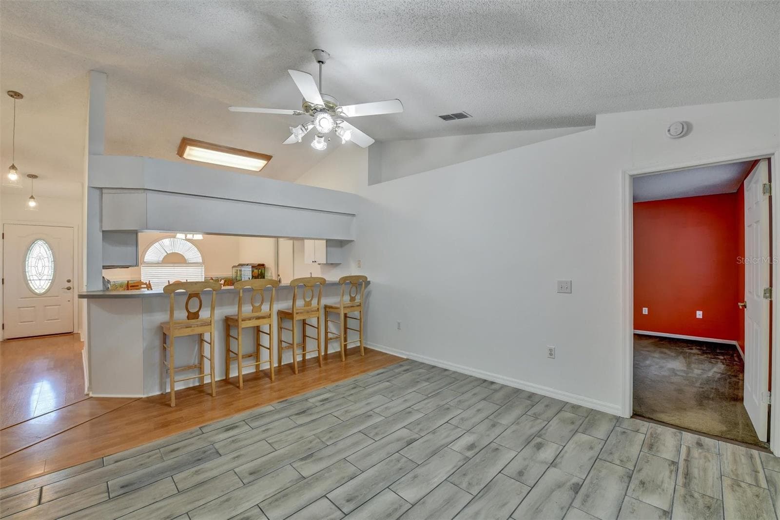 Family Room - 510 CLOVERLEAF DR, LITHIA