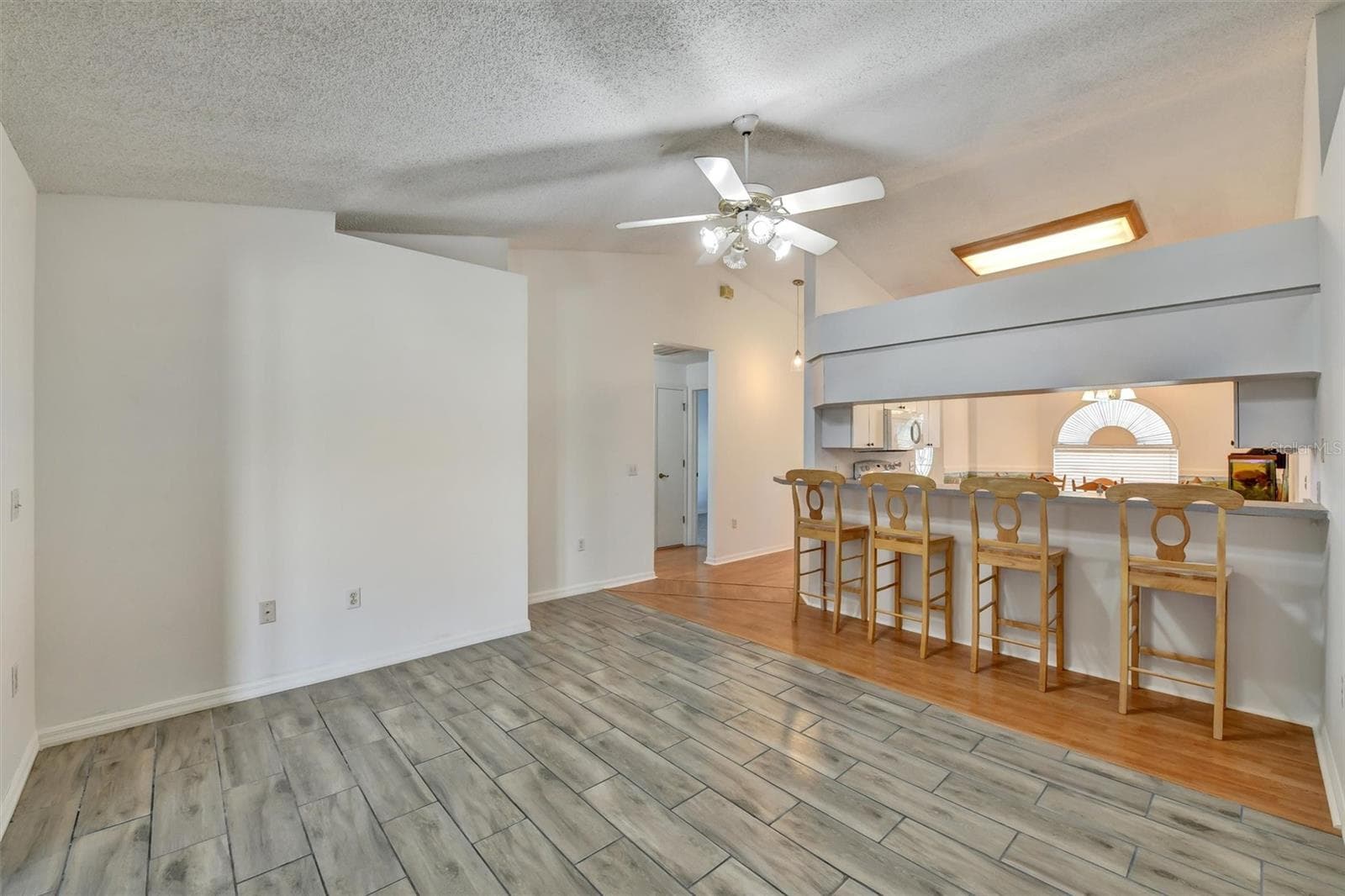 Family Room - 510 CLOVERLEAF DR, LITHIA