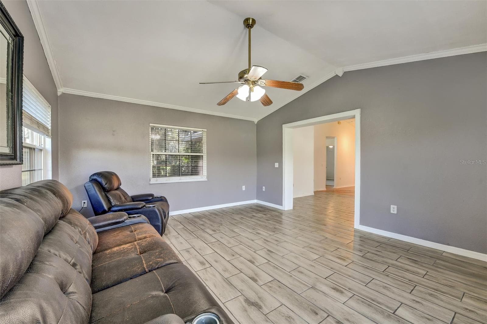 Great Room - 510 CLOVERLEAF DR, LITHIA