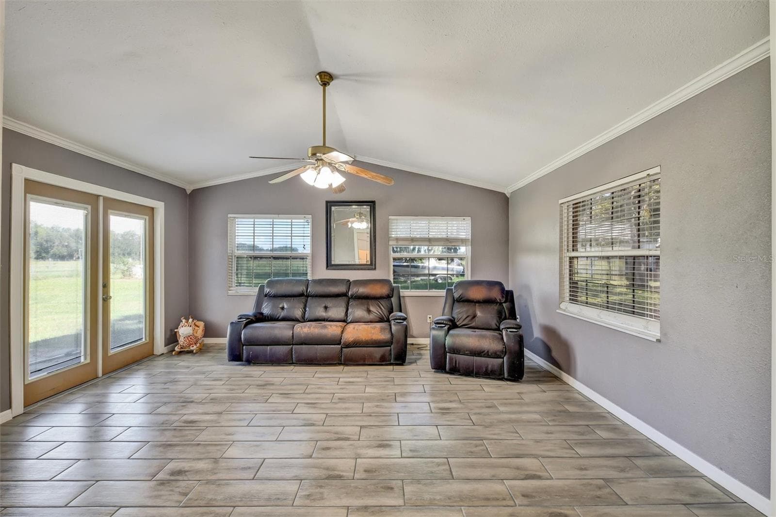 Great Room - 510 CLOVERLEAF DR, LITHIA