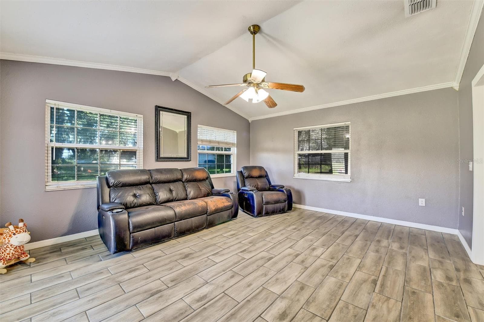 Great Room - 510 CLOVERLEAF DR, LITHIA
