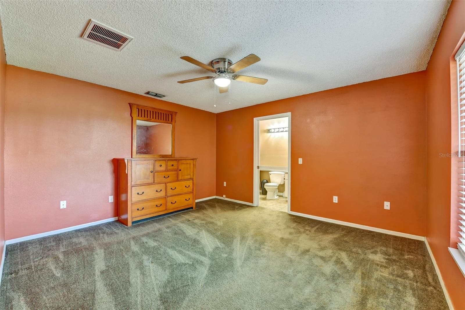 Master Bedroom - 510 CLOVERLEAF DR, LITHIA