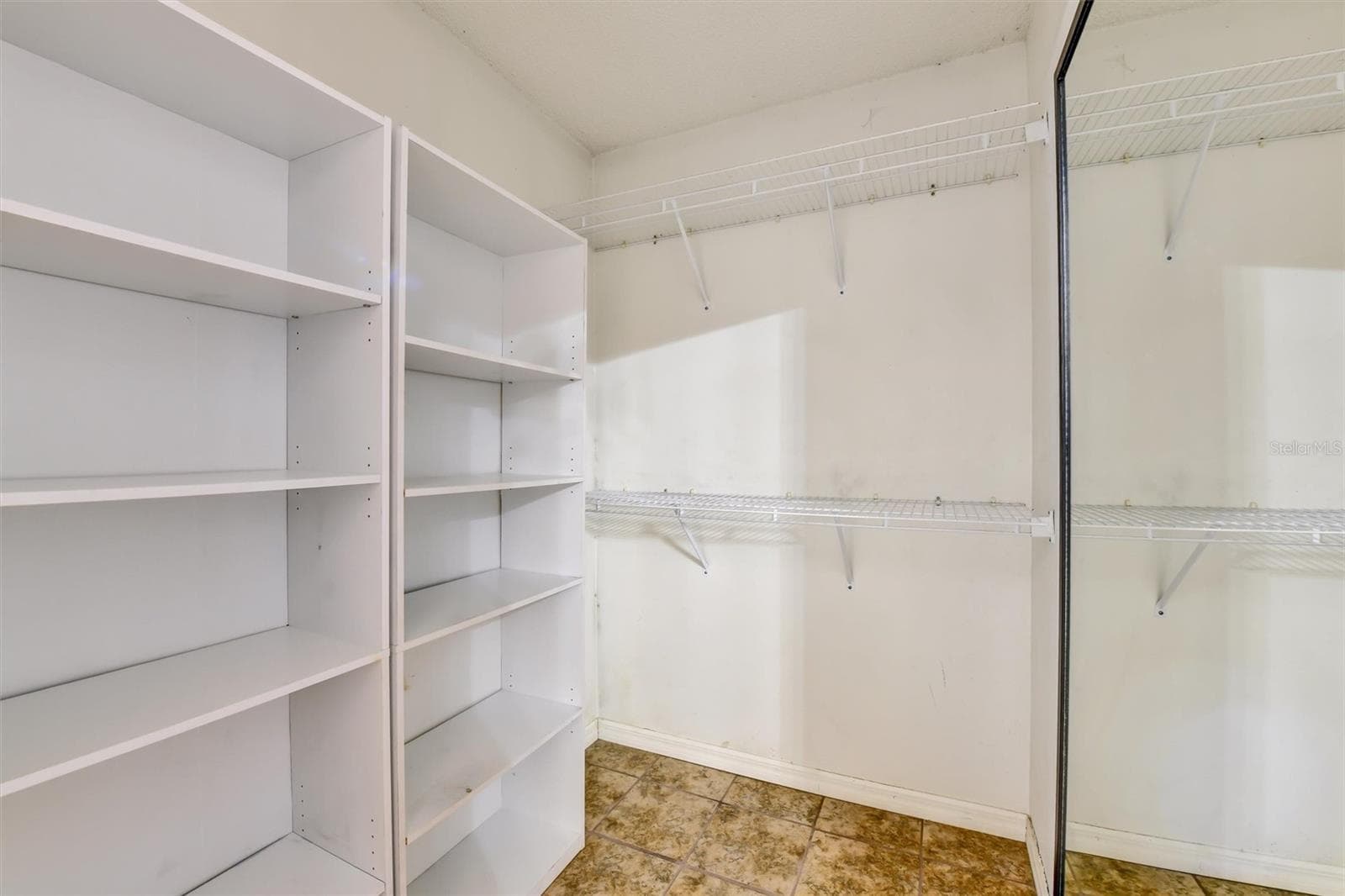 Master Bedroom Closet - 510 CLOVERLEAF DR, LITHIA