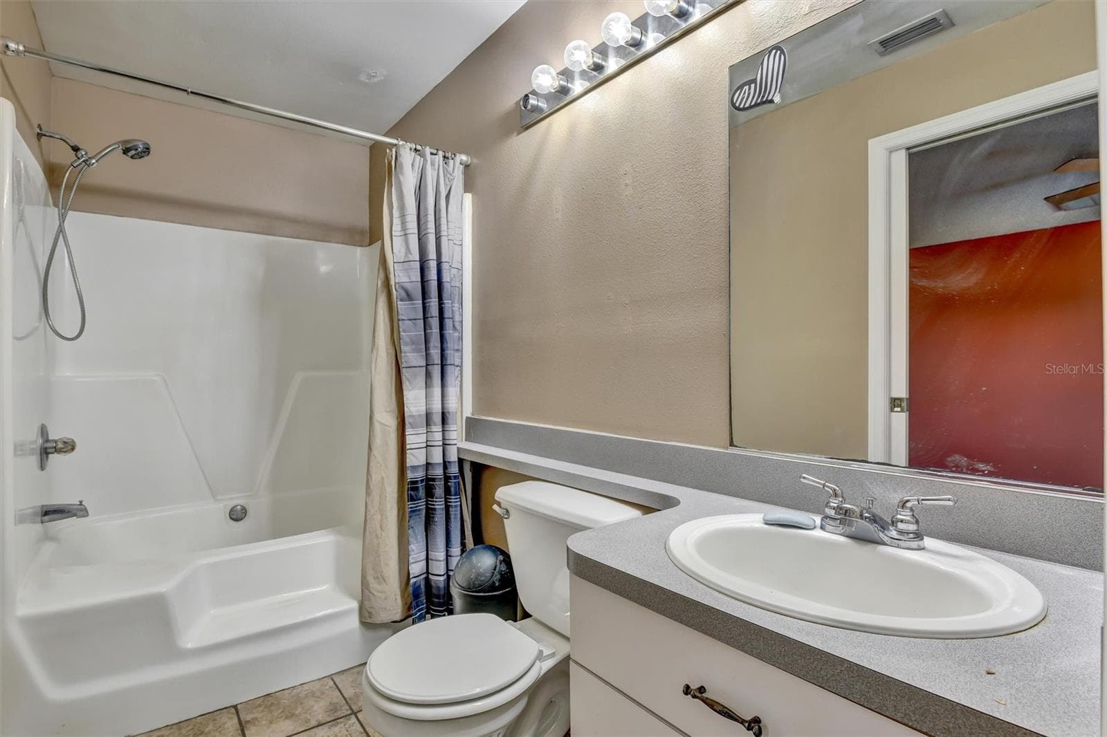 Master Bath - 510 CLOVERLEAF DR, LITHIA