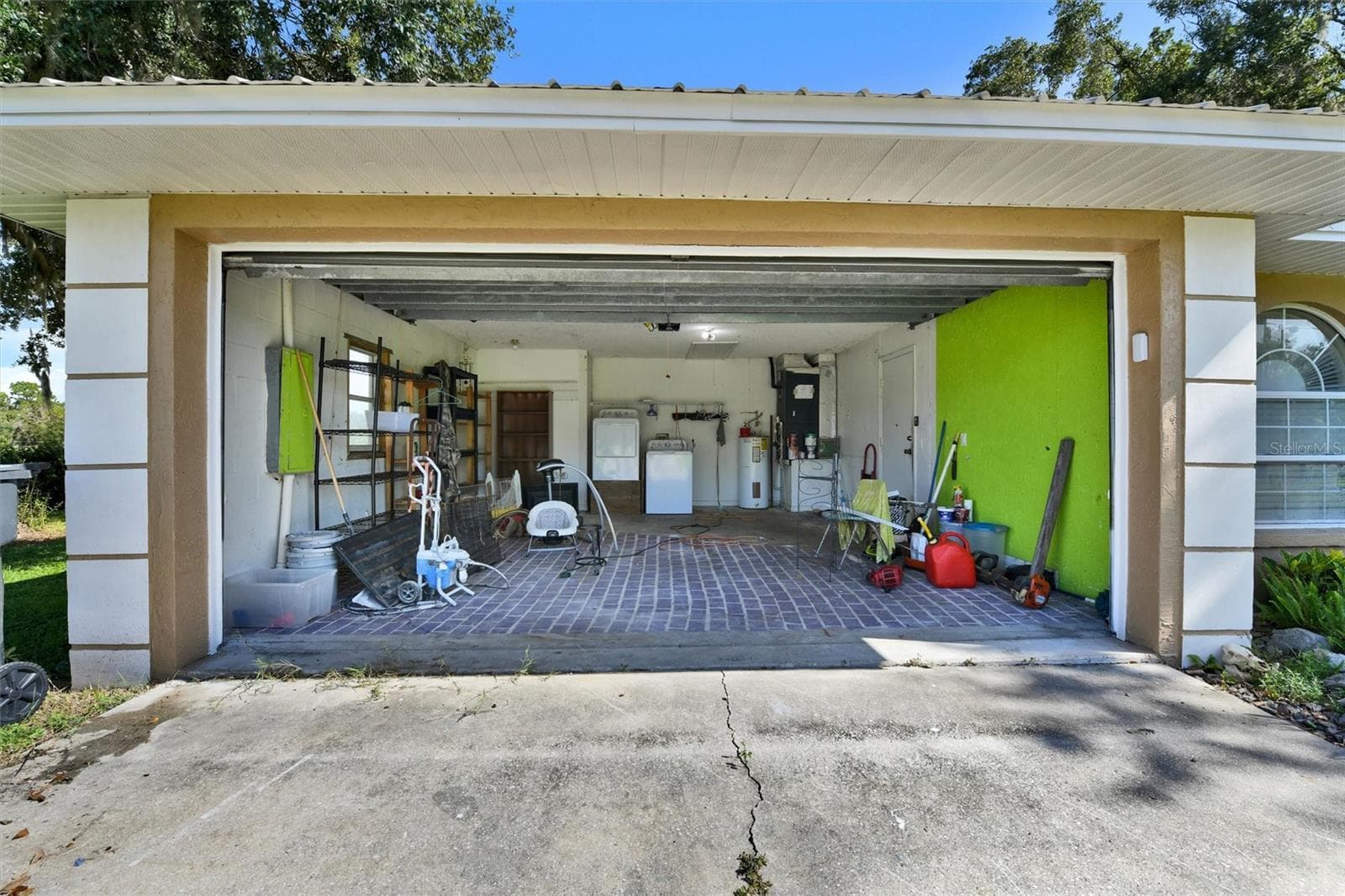 Garage - 510 CLOVERLEAF DR, LITHIA