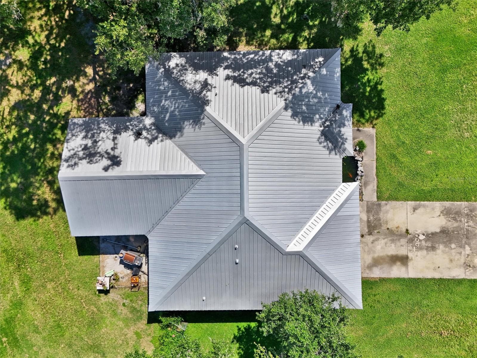 Single Family Residence at 510 CLOVERLEAF DR, LITHIA, photo 39 of 54
