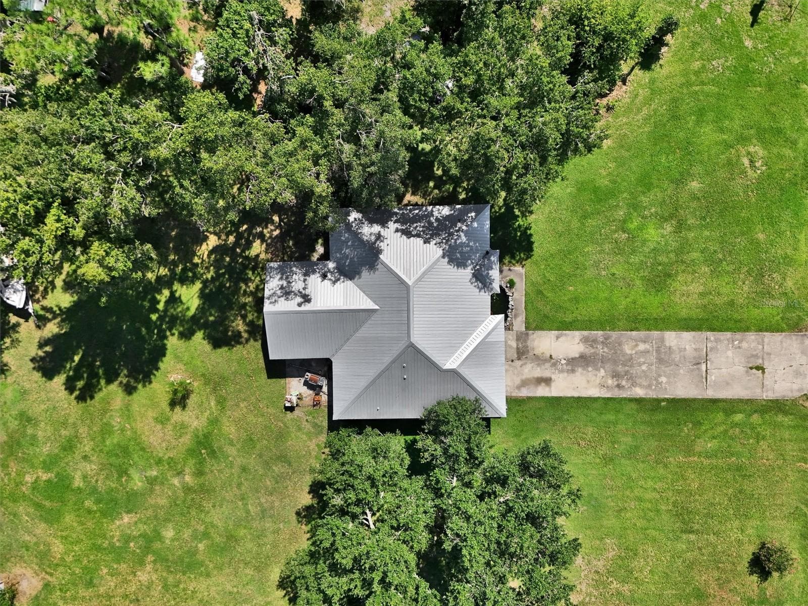 Single Family Residence at 510 CLOVERLEAF DR, LITHIA, photo 40 of 54