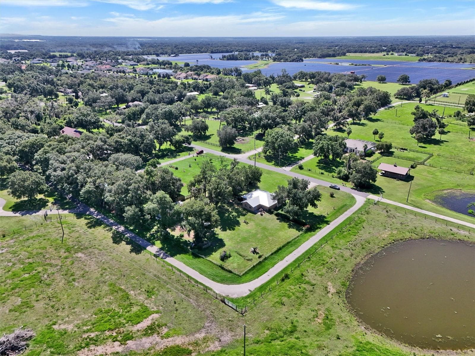 Single Family Residence at 510 CLOVERLEAF DR, LITHIA, photo 41 of 54