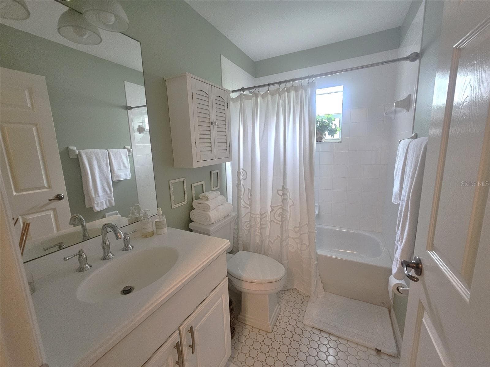 Guest Bathroom - 603 CANAL WAY, OLDSMAR