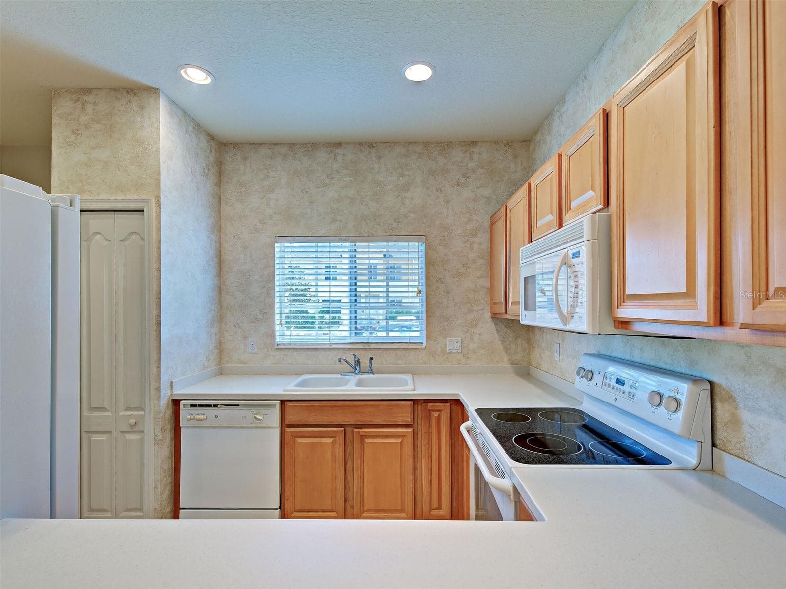 Townhouse at 13050 TIGERS EYE DR, VENICE, photo 7 of 48