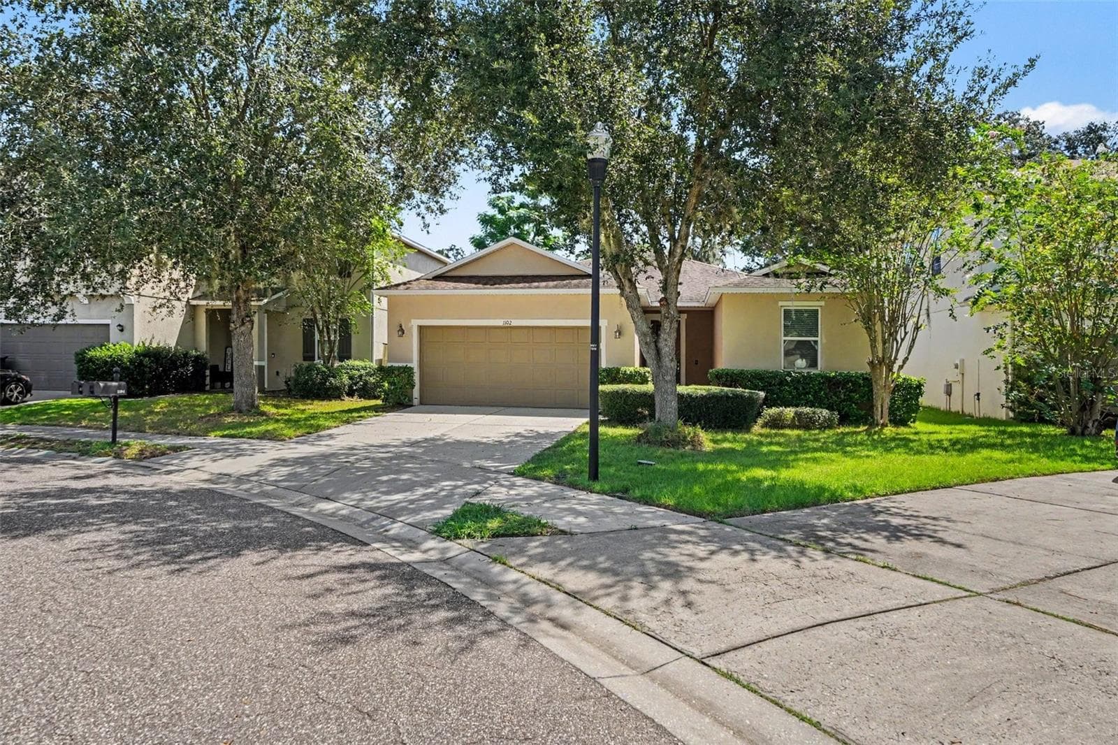 Single Family Residence at 1102 CANYON OAKS DR, BRANDON, photo 2 of 28