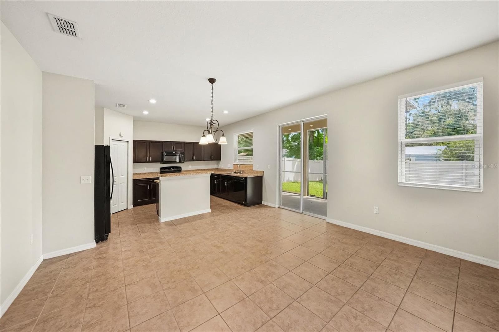 Single Family Residence at 1102 CANYON OAKS DR, BRANDON, photo 3 of 28