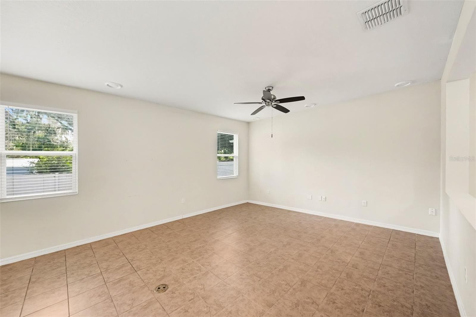 Single Family Residence at 1102 CANYON OAKS DR, BRANDON, photo 13 of 28