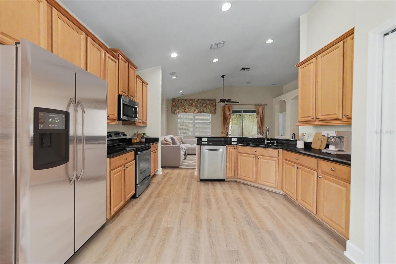 Single Family Residence at 12802 AVELAR CREEK DR, RIVERVIEW, photo 8 of 30