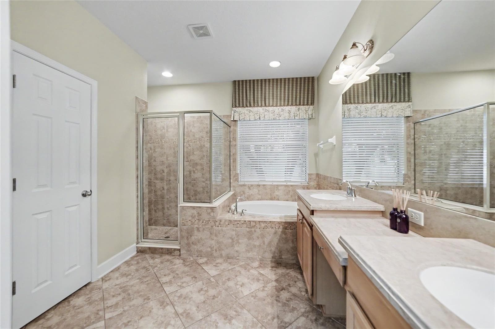 Single Family Residence at 12802 AVELAR CREEK DR, RIVERVIEW, photo 16 of 30