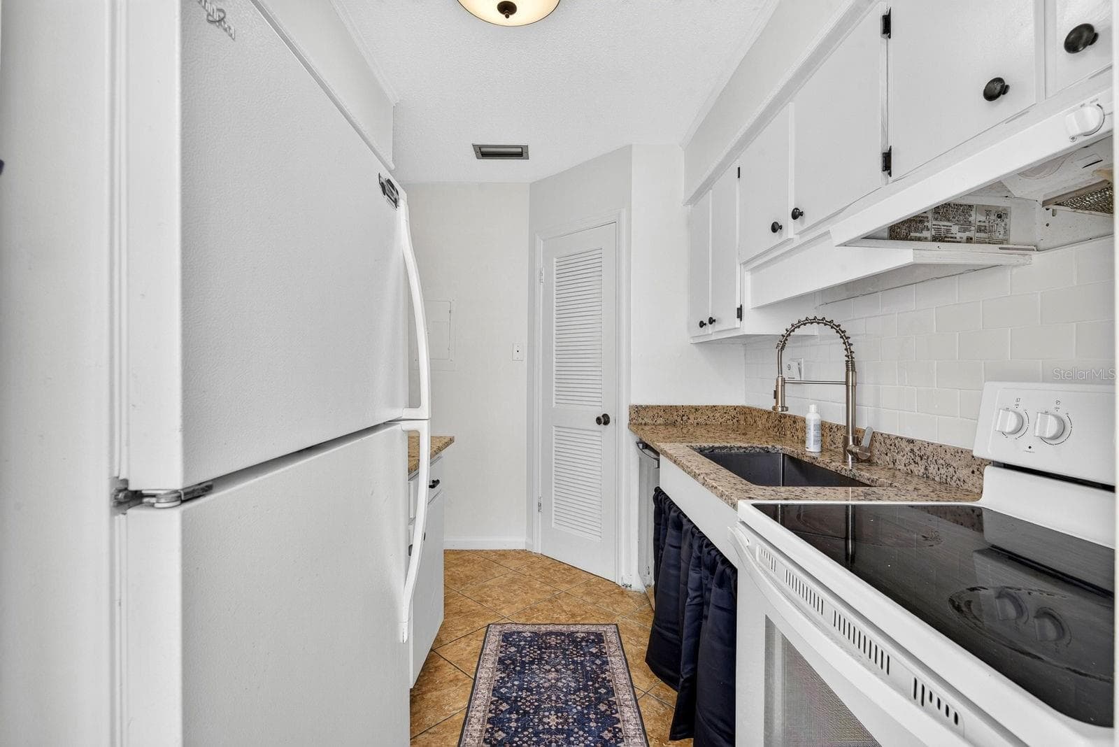 Kitchen - 4507 9TH ST W #E3, BRADENTON